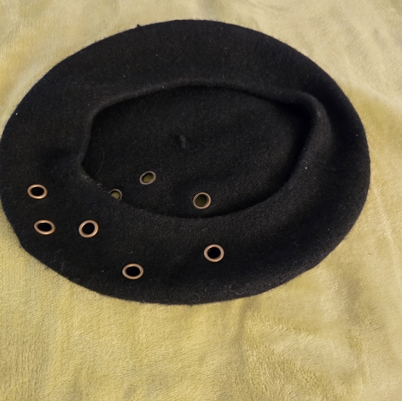 Beret - Picture 2 of 3